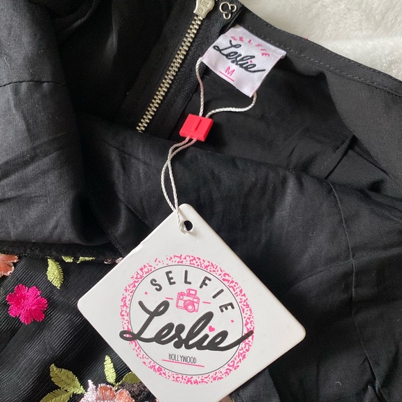 Selfie Leslie Embroidered Romper NWT - Picture 3 of 6